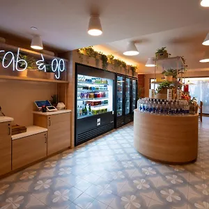 Hibird- And Apartahotel